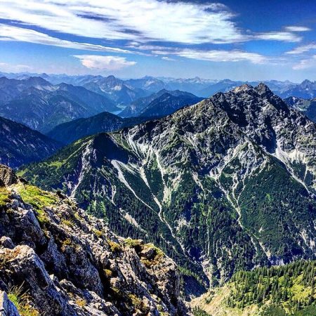 Aussicht vom Gipfel der Hochplatte in den Ammergauer Alpen