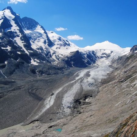 Blick auf den Gletscher und den Gipfel des Grossglockners