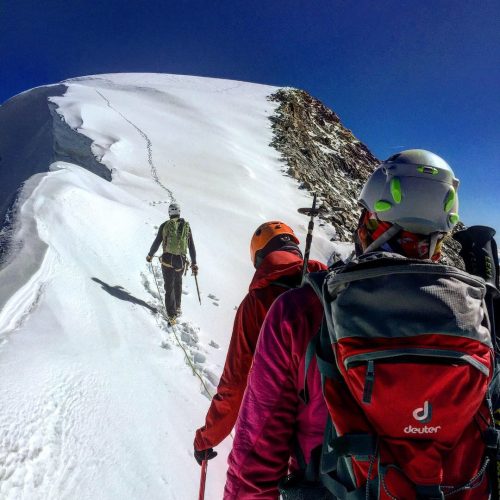 Eine Seilschaft beim Gipfelanstieg zum Piz Palü